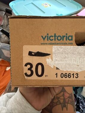 Victoria Kids Canvas Sneaker in Black